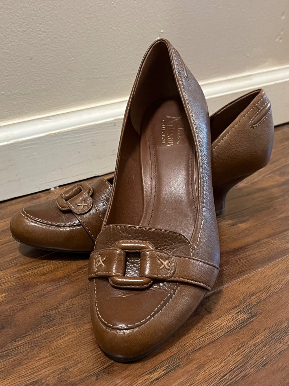 Clarks Artisan brown Leather Heel Pump Comfort Size 8.5